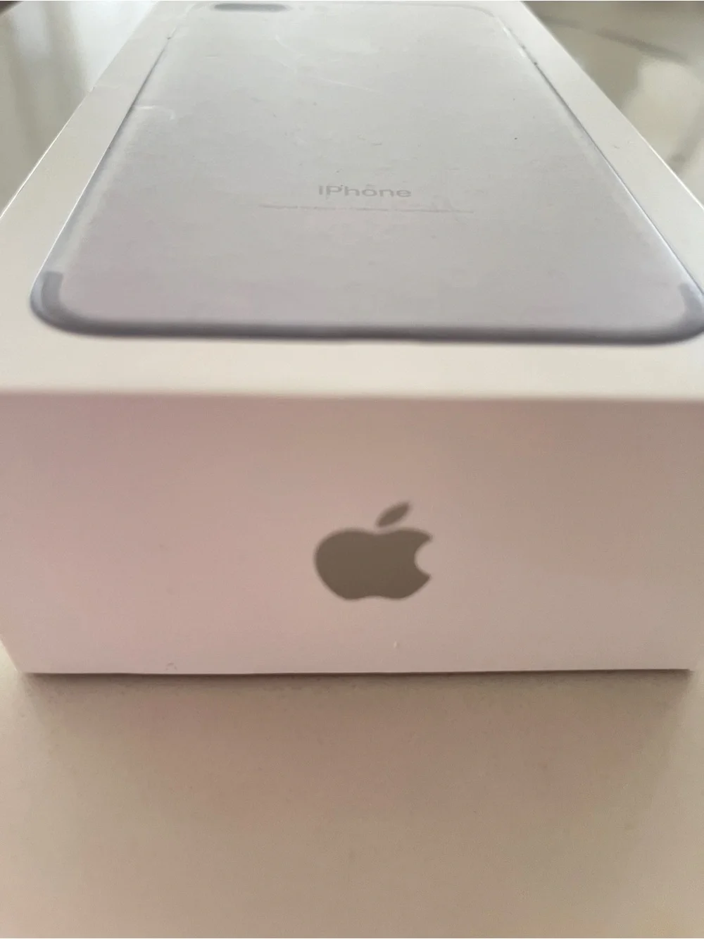 Apple iPhone - White / Silver box only 32 GB iPhone 7 Plus